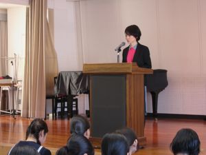 卒業生講演会が行われました。