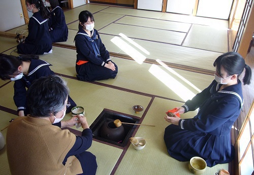 和の心を表現します【茶道部】