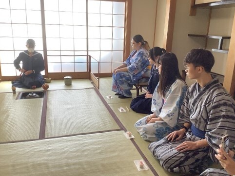 県大留学生との交流茶会２